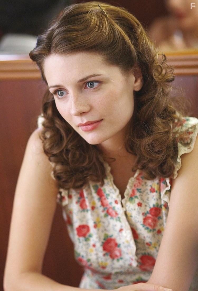 Mischa Barton in Замыкая круг (2007)