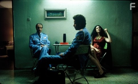 Ronit Elkabetz, Sasson Gabai, and Saleh Bakri in Yизит oркестра (2007)