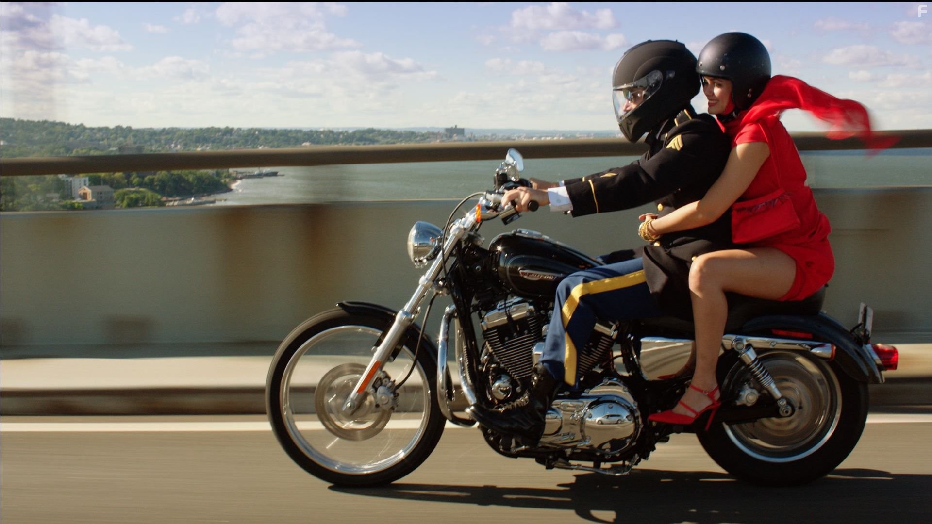 Martin Starr and Dina Shihabi in Амира и Сэм (2014)