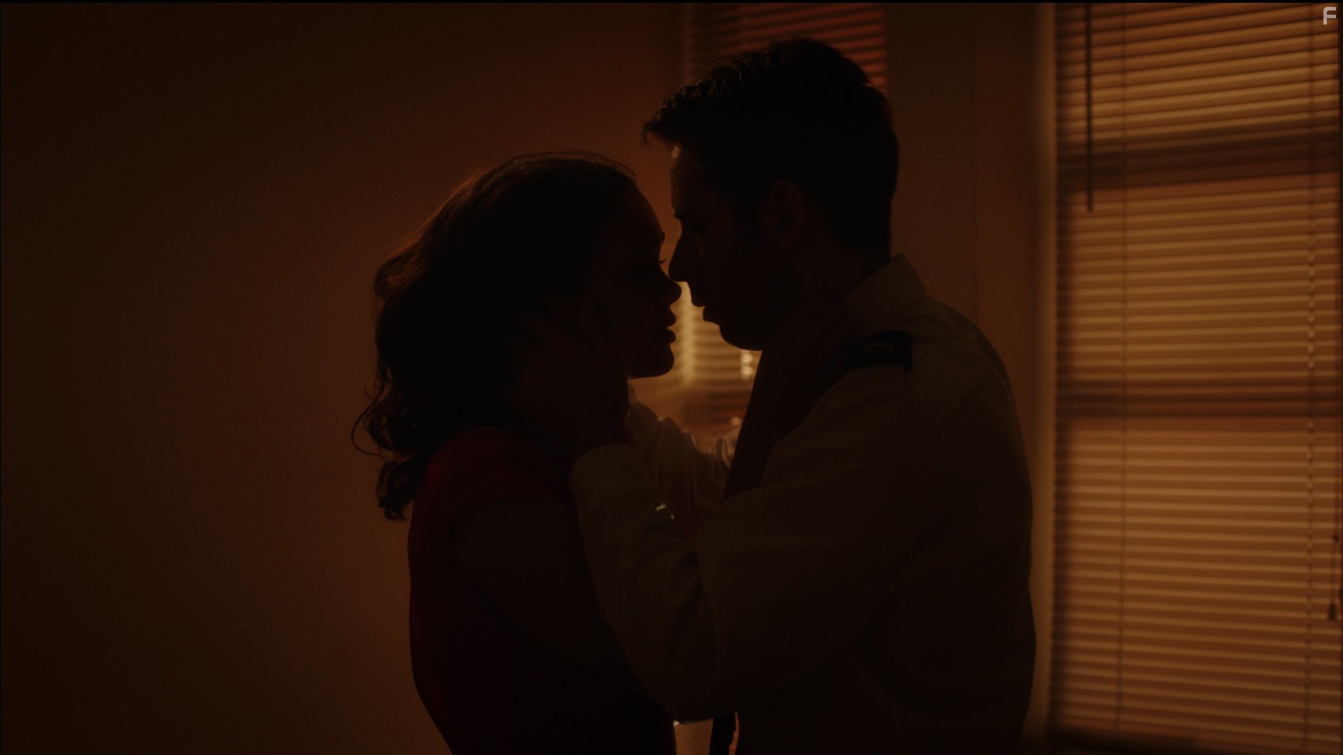 Martin Starr and Dina Shihabi in Амира и Сэм (2014)