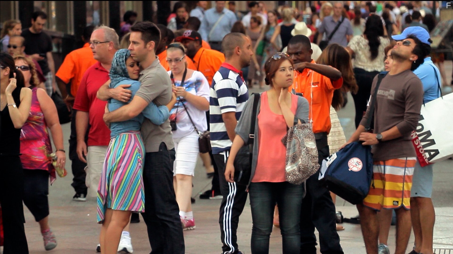 Martin Starr and Dina Shihabi in Амира и Сэм (2014)