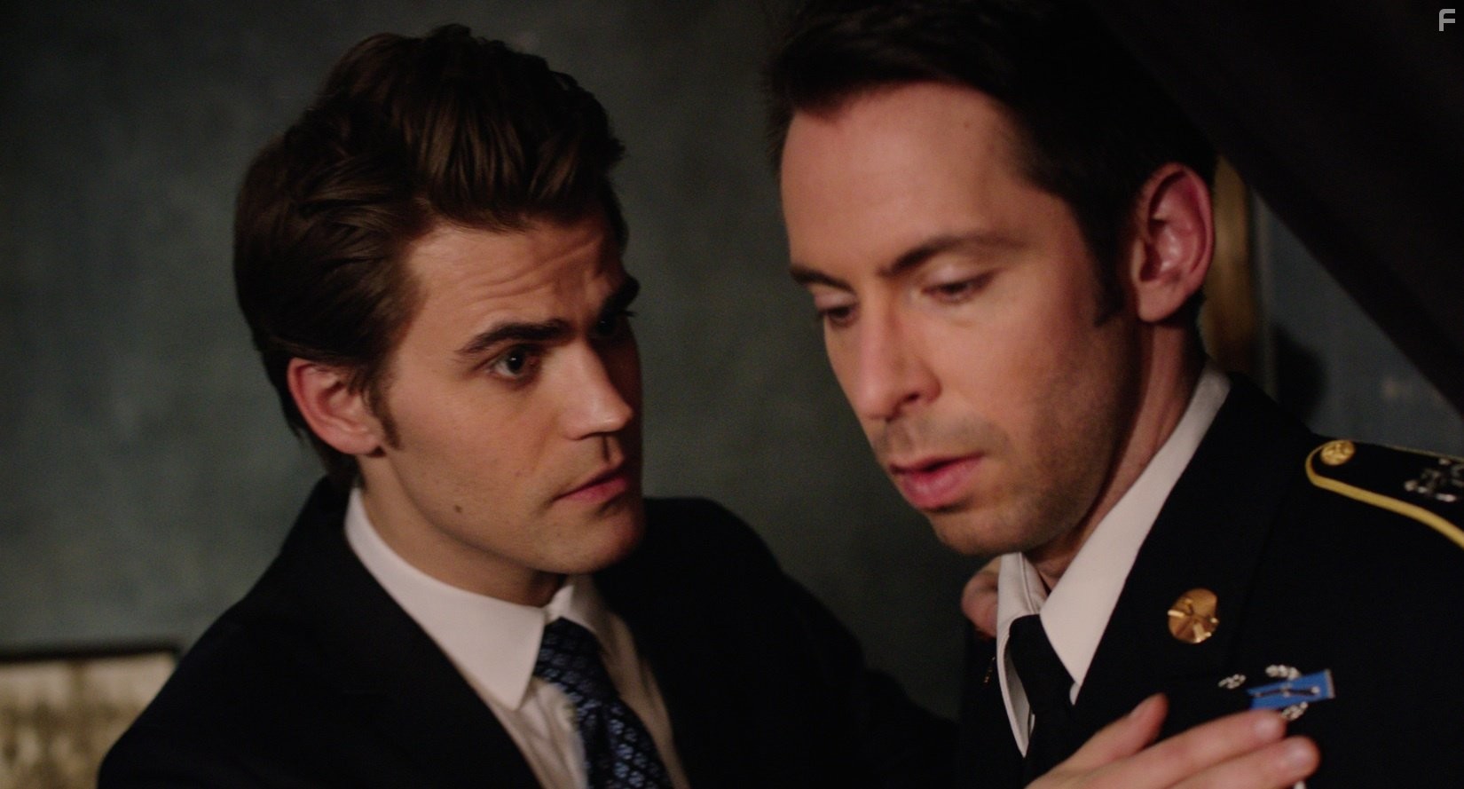 Martin Starr and Paul Wesley in Амира и Сэм (2014)