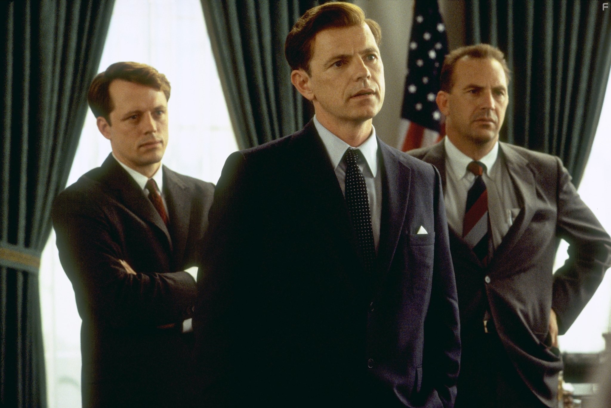 Kevin Costner, Steven Culp, and Bruce Greenwood in Тринадцать дней (2000)