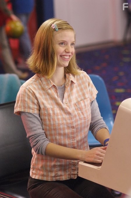 Kelli Garner in Ларс и настоящая девушка (2007)