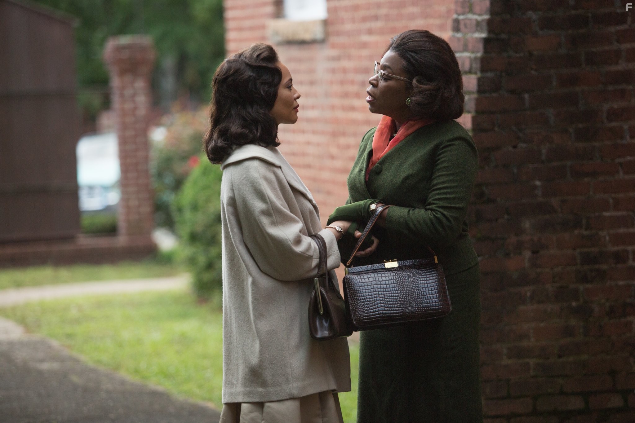 Lorraine Toussaint and Carmen Ejogo in Сельма (2014)