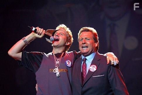 Jamie Kennedy and Ryan O'Neal in Разыскиваются в Малибу (2003)