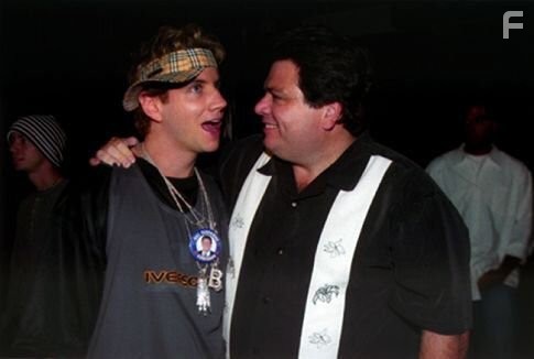 Jamie Kennedy and John Whitesell in Разыскиваются в Малибу (2003)