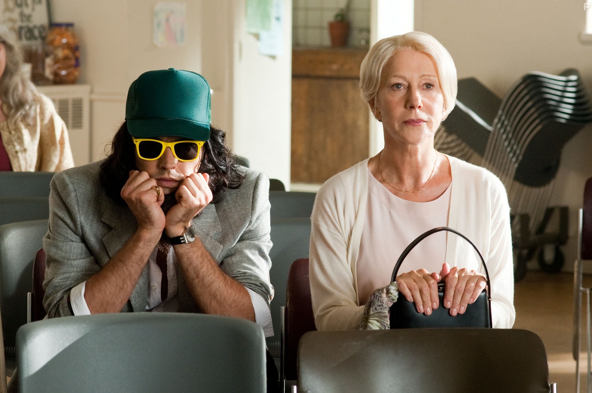 Helen Mirren and Russell Brand in Артур. Идеальный миллионер (2011)