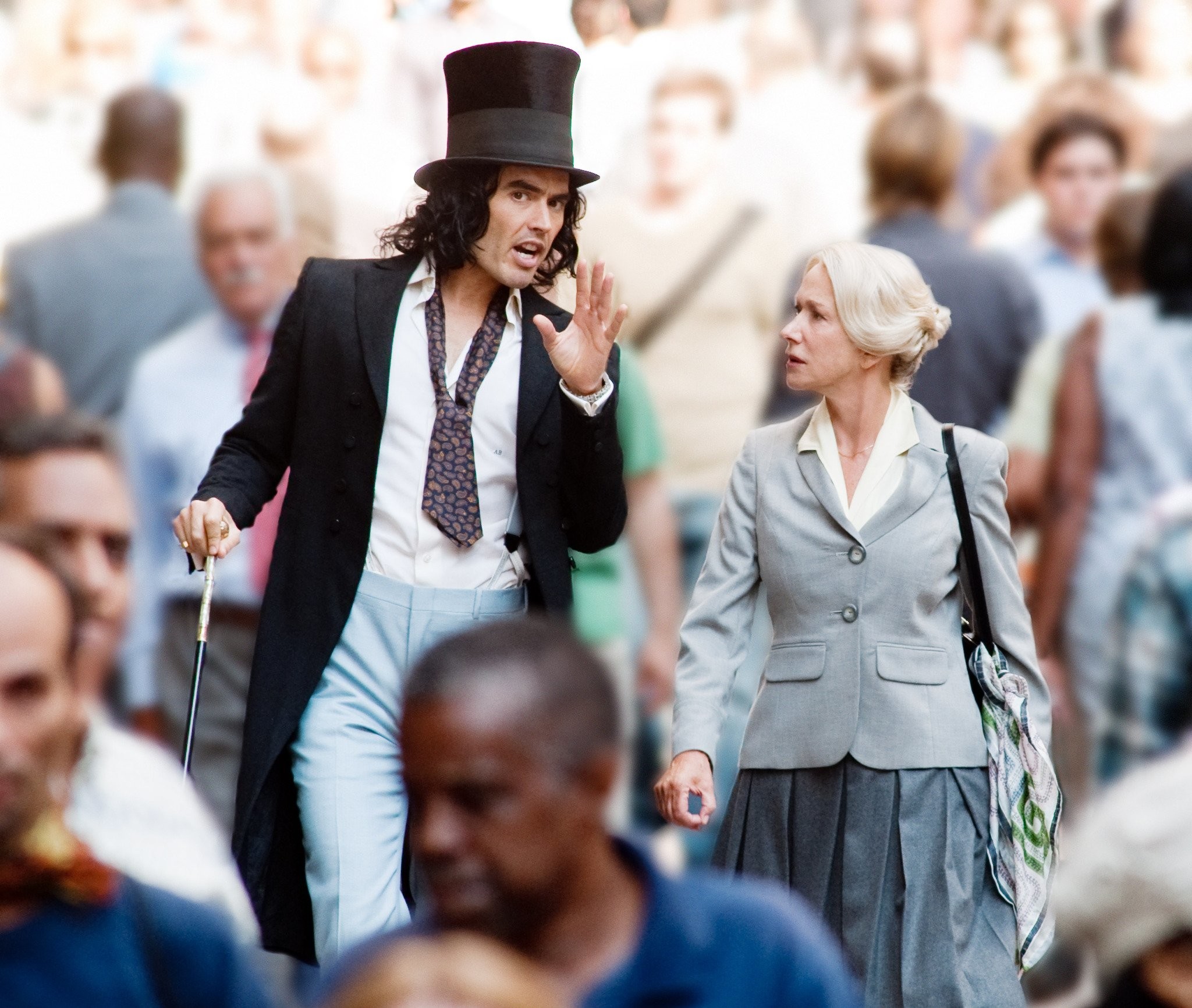 Helen Mirren and Russell Brand in Артур. Идеальный миллионер (2011)