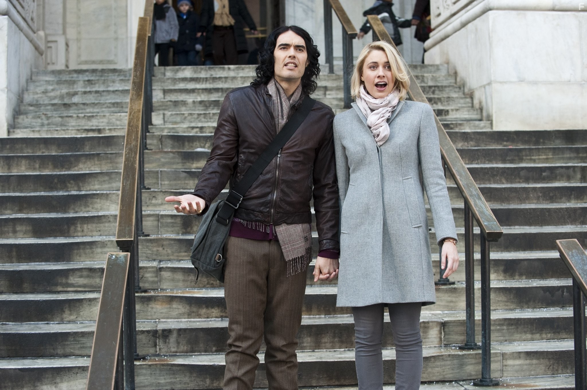 Russell Brand and Greta Gerwig in Артур. Идеальный миллионер (2011)