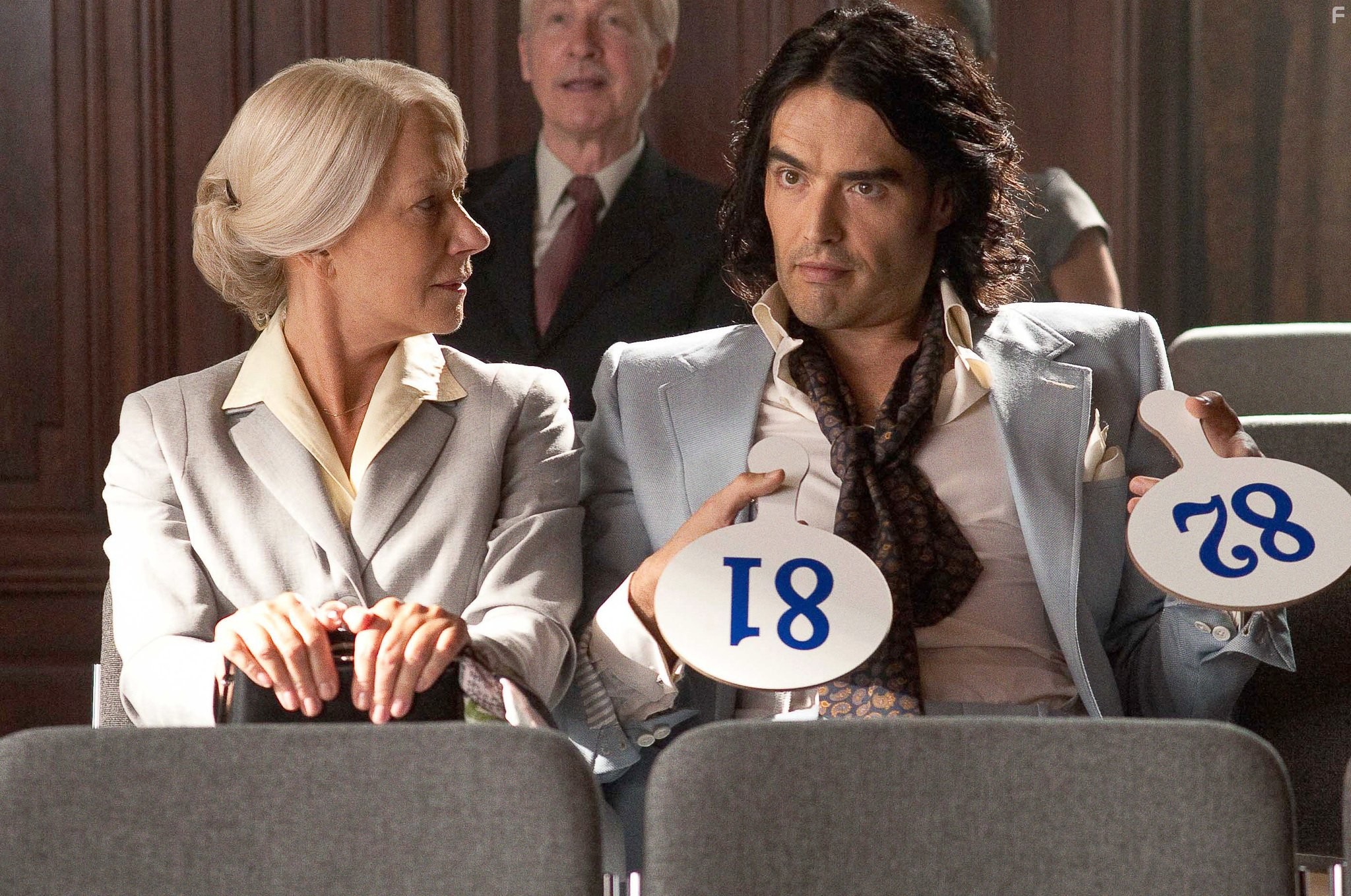 Helen Mirren and Russell Brand in Артур. Идеальный миллионер (2011)