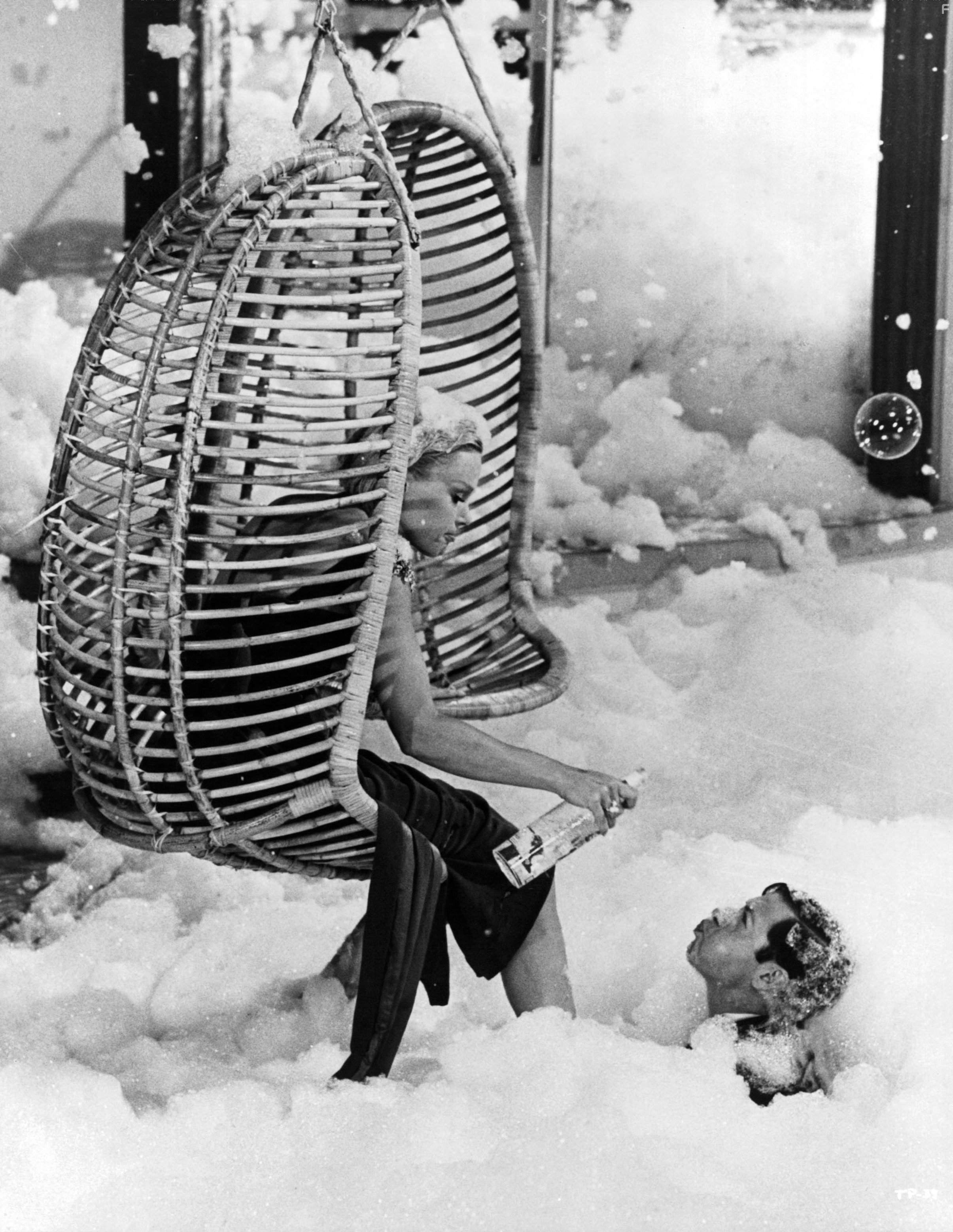 Natalia Borisova and Steve Franken in Вечеринка (1968)