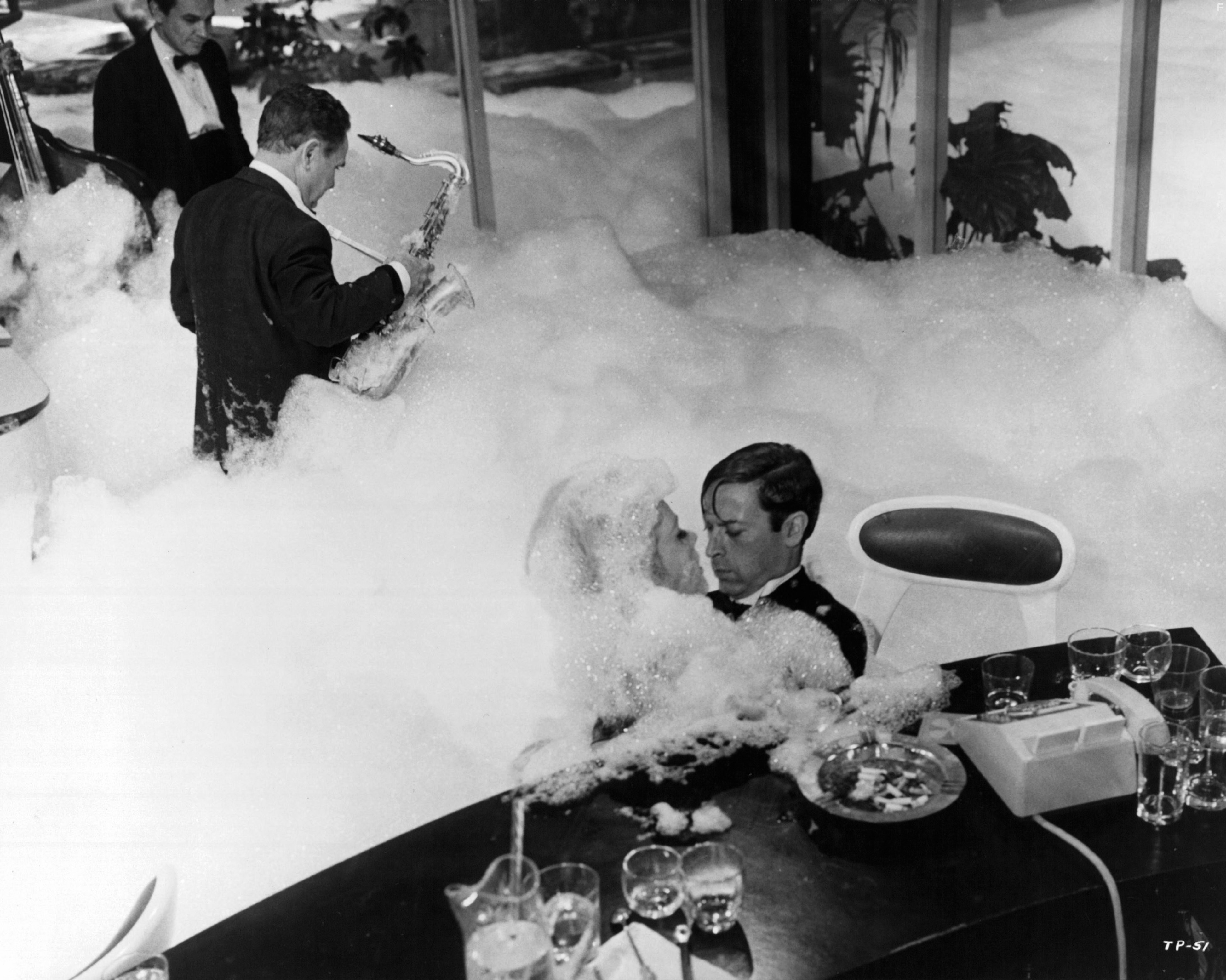 Natalia Borisova and Steve Franken in Вечеринка (1968)