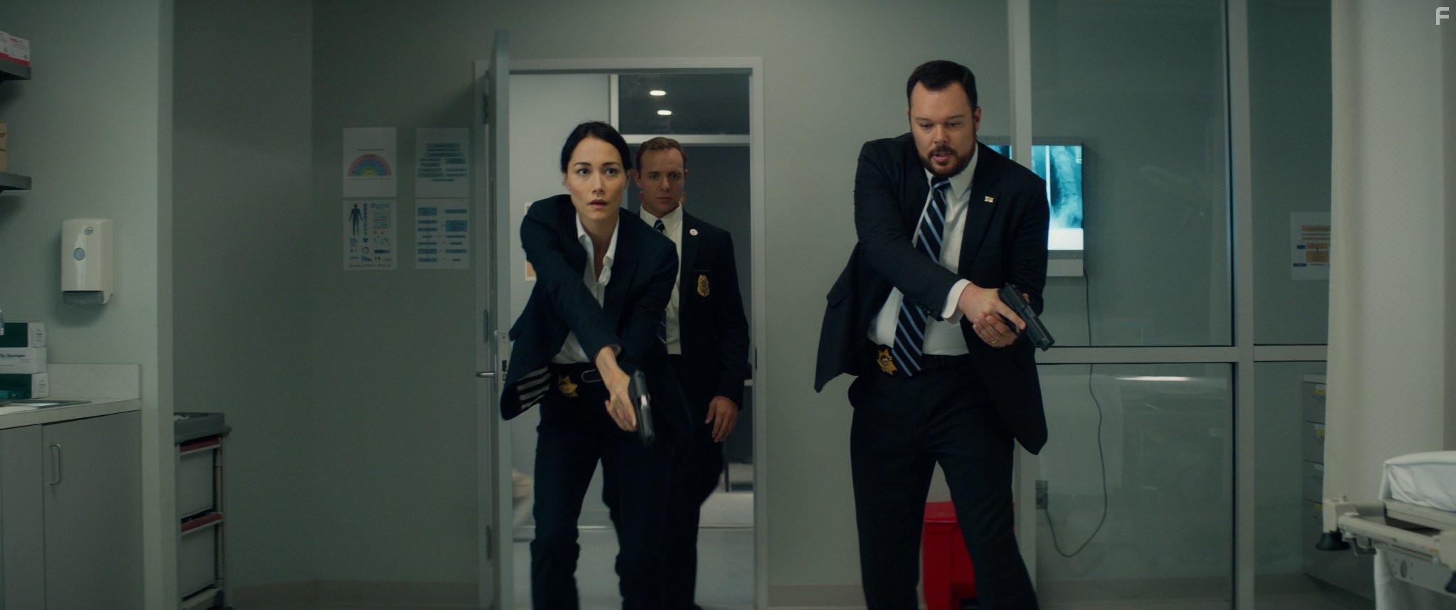 Sandrine Holt, Michael Gladis, and Matty Ferraro in Терминатор: Генезис (2015)
