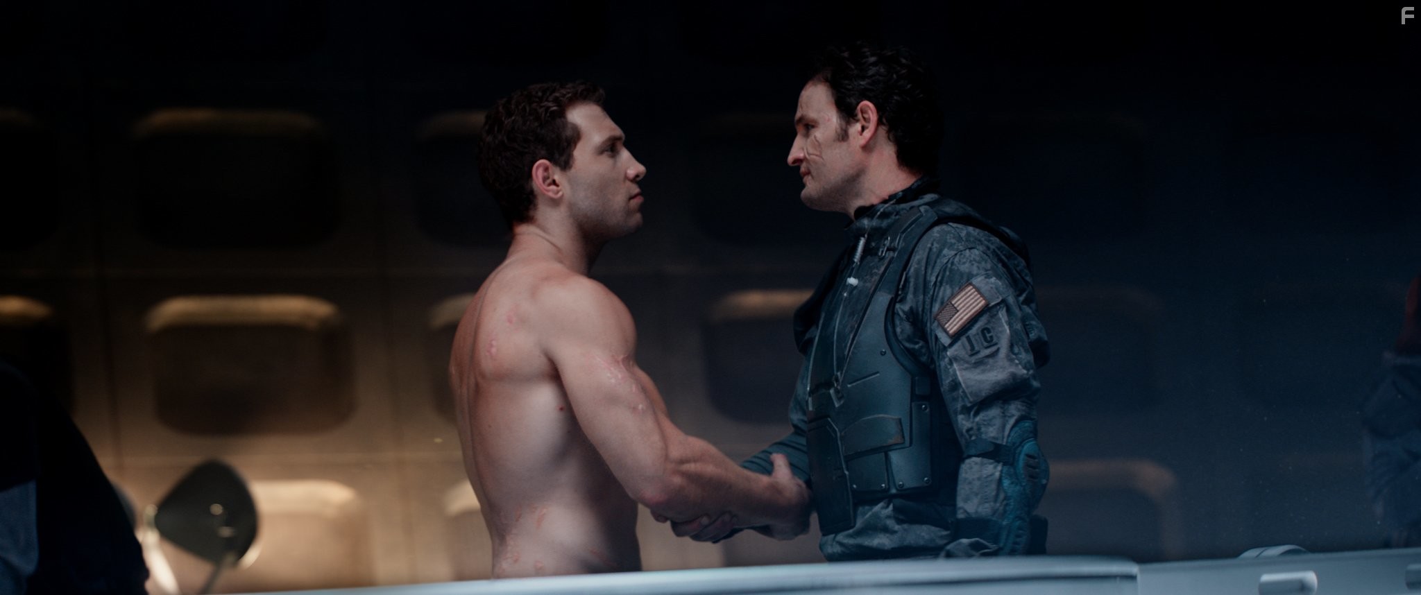 Jason Clarke and Jai Courtney in Терминатор: Генезис (2015)