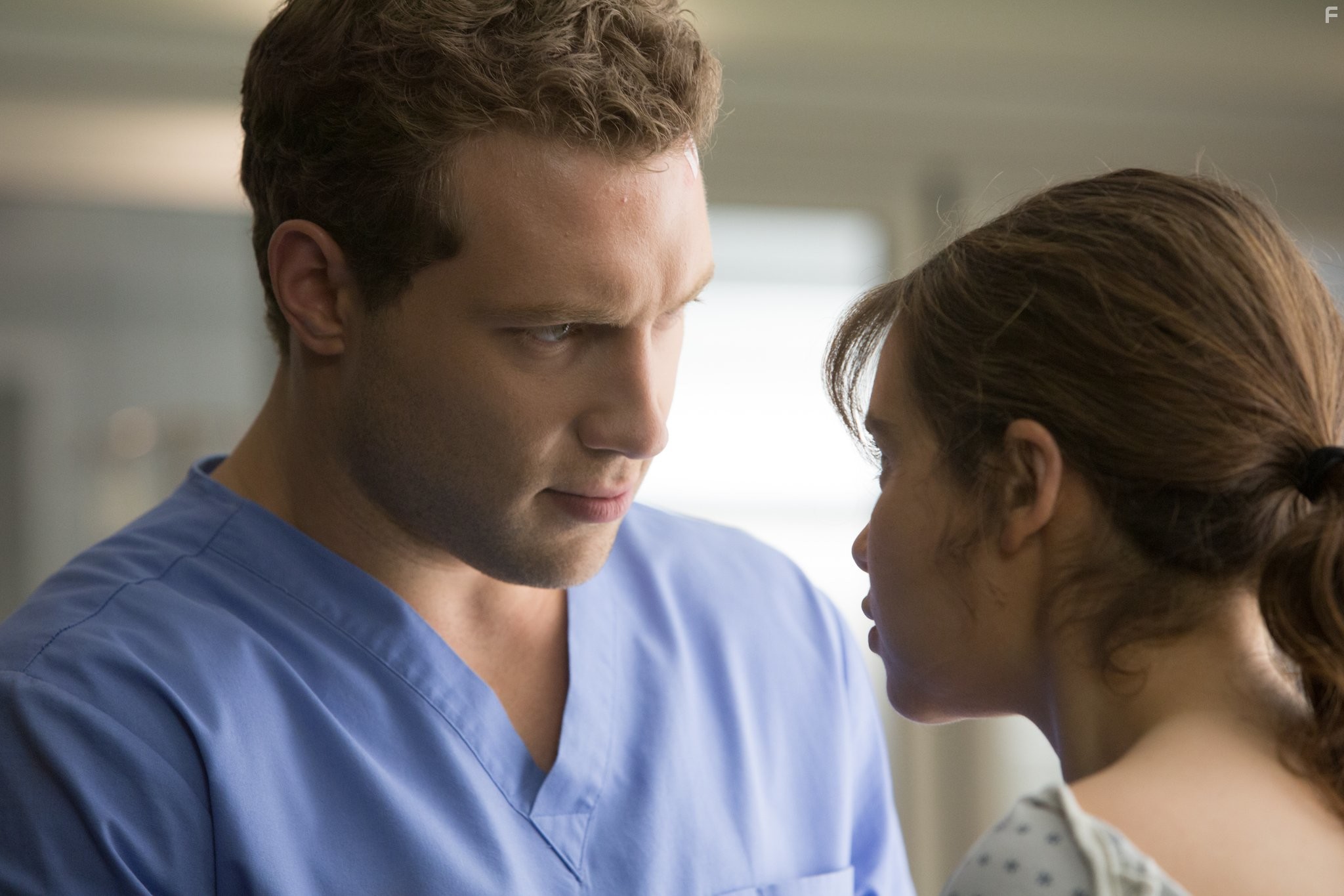 Jai Courtney and Emilia Clarke in Терминатор: Генезис (2015)