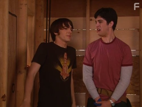 Drake Bell and Josh Peck in Дрейк и Джош (2004)