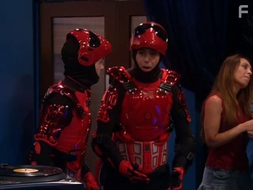 Drake Bell and Josh Peck in Дрейк и Джош (2004)