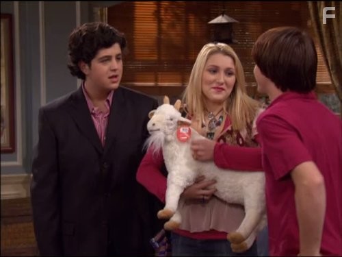 Drake Bell and Josh Peck in Дрейк и Джош (2004)