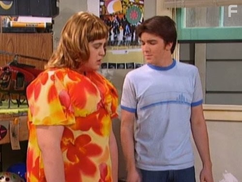 Drake Bell and Josh Peck in Дрейк и Джош (2004)