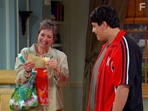 Randee Heller and Josh Peck in Дрейк и Джош (2004)