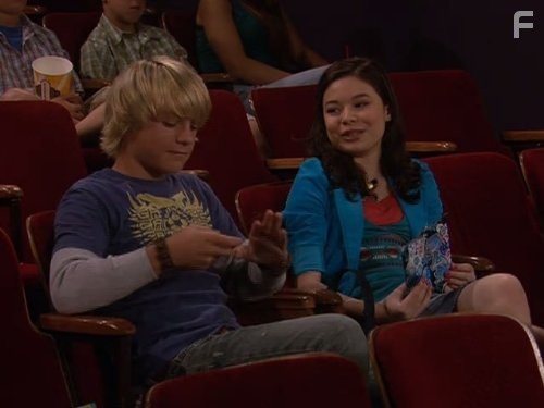 Miranda Cosgrove in Дрейк и Джош (2004)