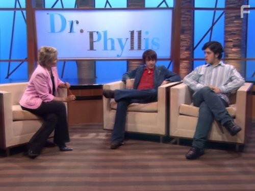 Drake Bell, Gabrielle Carteris, and Josh Peck in Дрейк и Джош (2004)