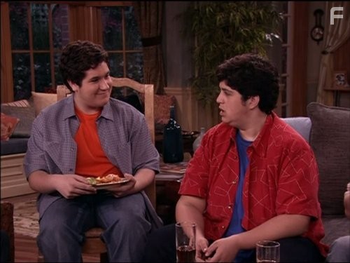 Josh Peck and Stephen Markarian in Дрейк и Джош (2004)