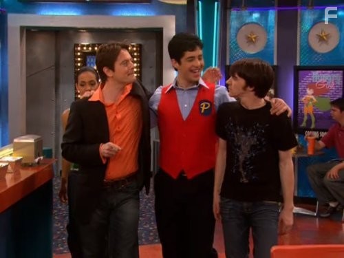 Drake Bell and Josh Peck in Дрейк и Джош (2004)