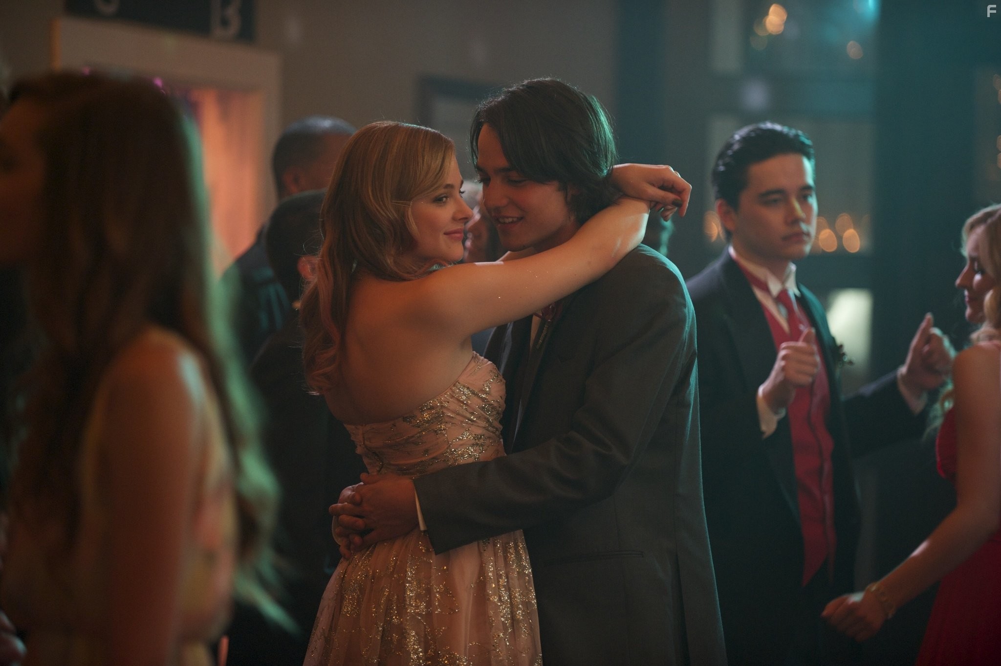Chlo? Grace Moretz and Daniel Zovatto in Детка (2014)