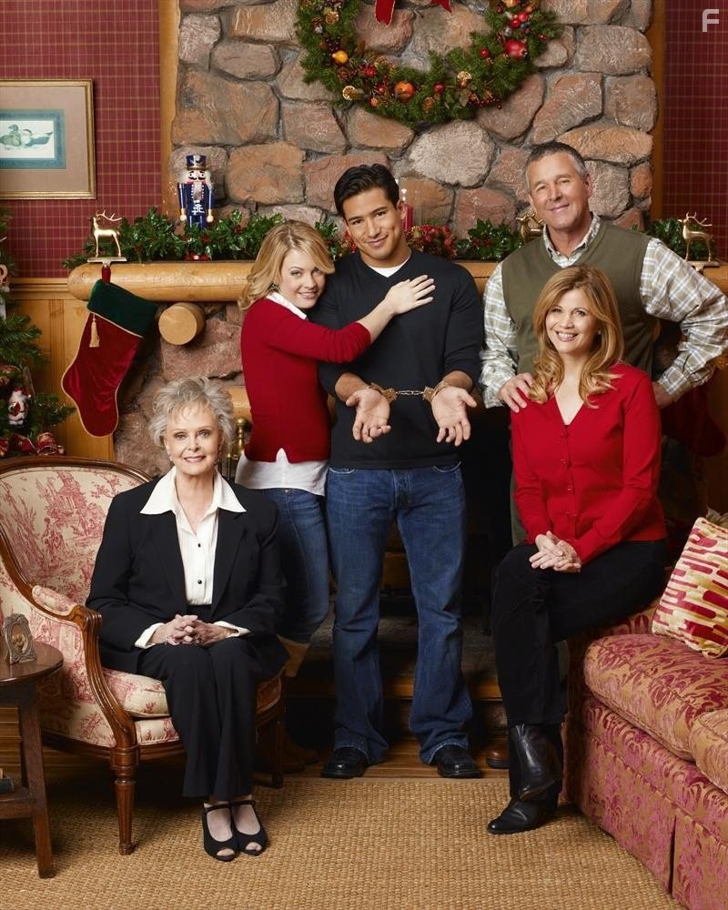 Timothy Bottoms, June Lockhart, Melissa Joan Hart, Mario Lopez, and Markie Post in Отпуск в наручниках (2007)