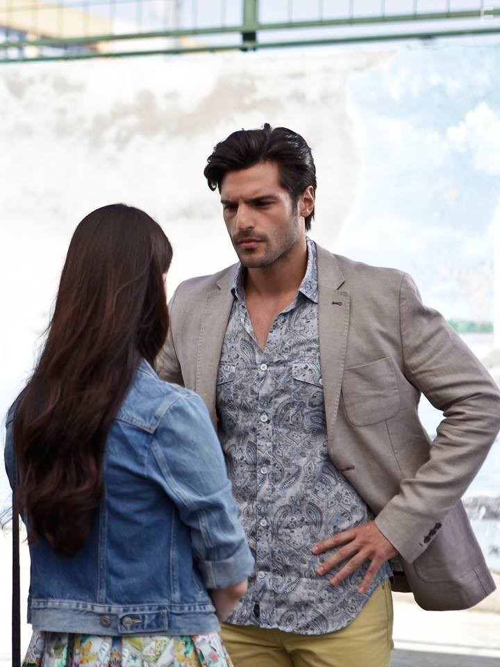 Ozge Gurel and Serkan ?ayoglu in Kiraz Mevsimi (2014)