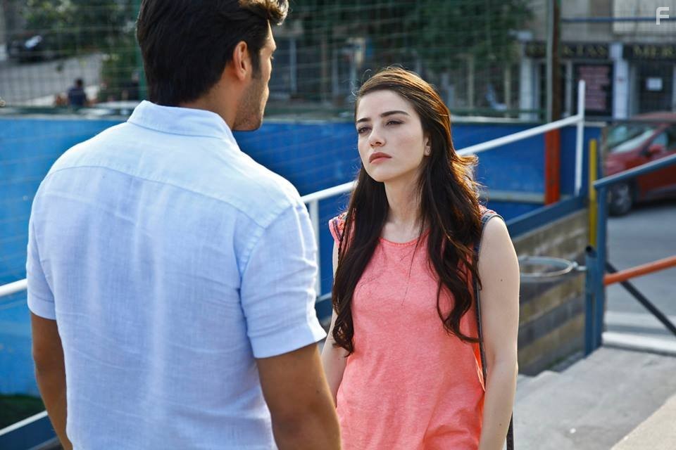 Ozge Gurel and Serkan ?ayoglu in Kiraz Mevsimi (2014)