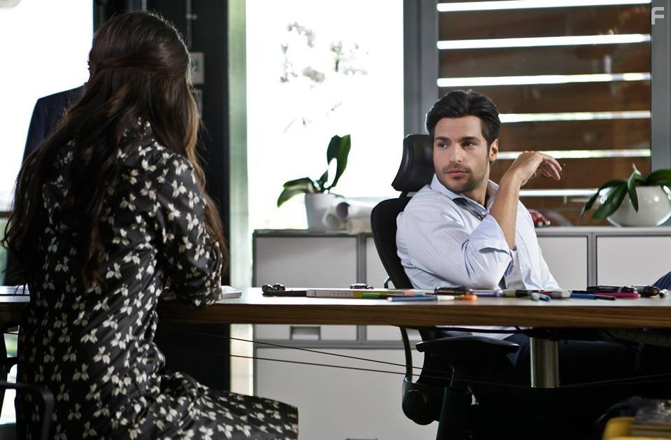 Ozge Gurel and Serkan ?ayoglu in Kiraz Mevsimi (2014)