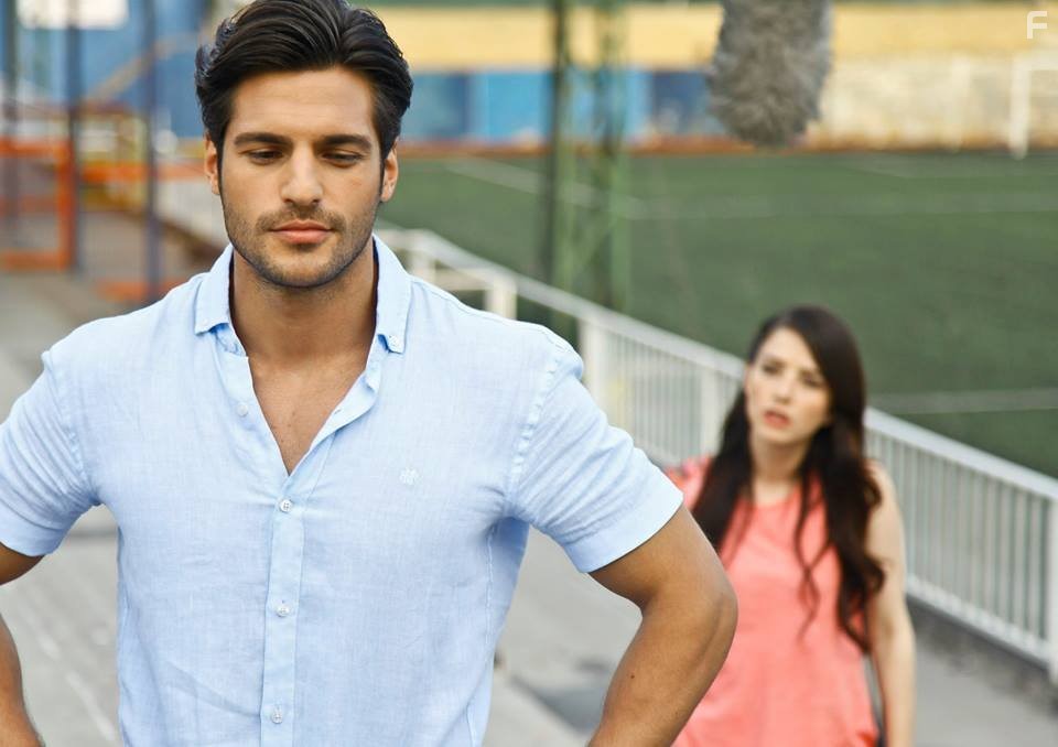 Ozge Gurel and Serkan ?ayoglu in Kiraz Mevsimi (2014)