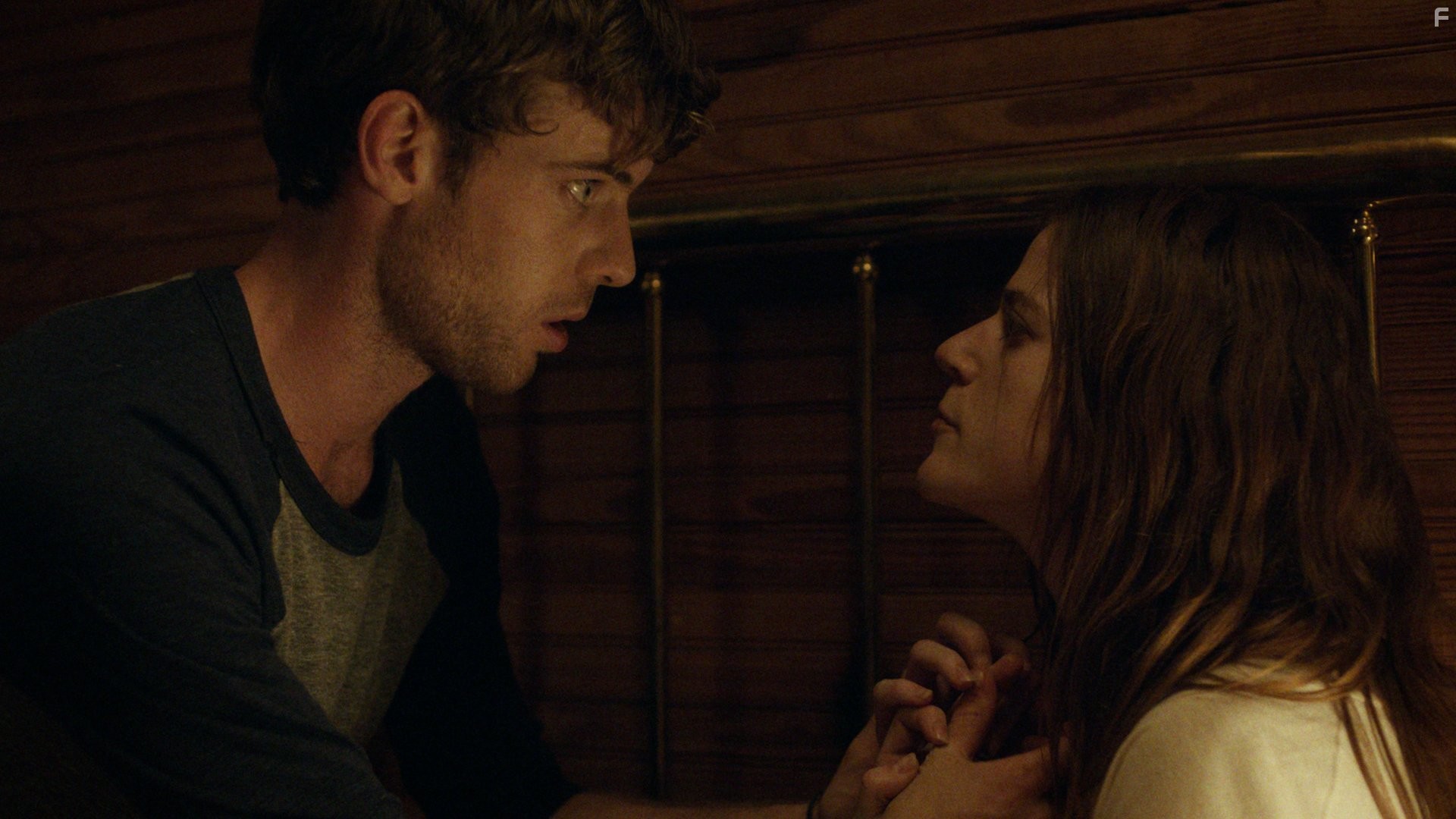 Harry Treadaway and Rose Leslie in Медовый месяц (2014)