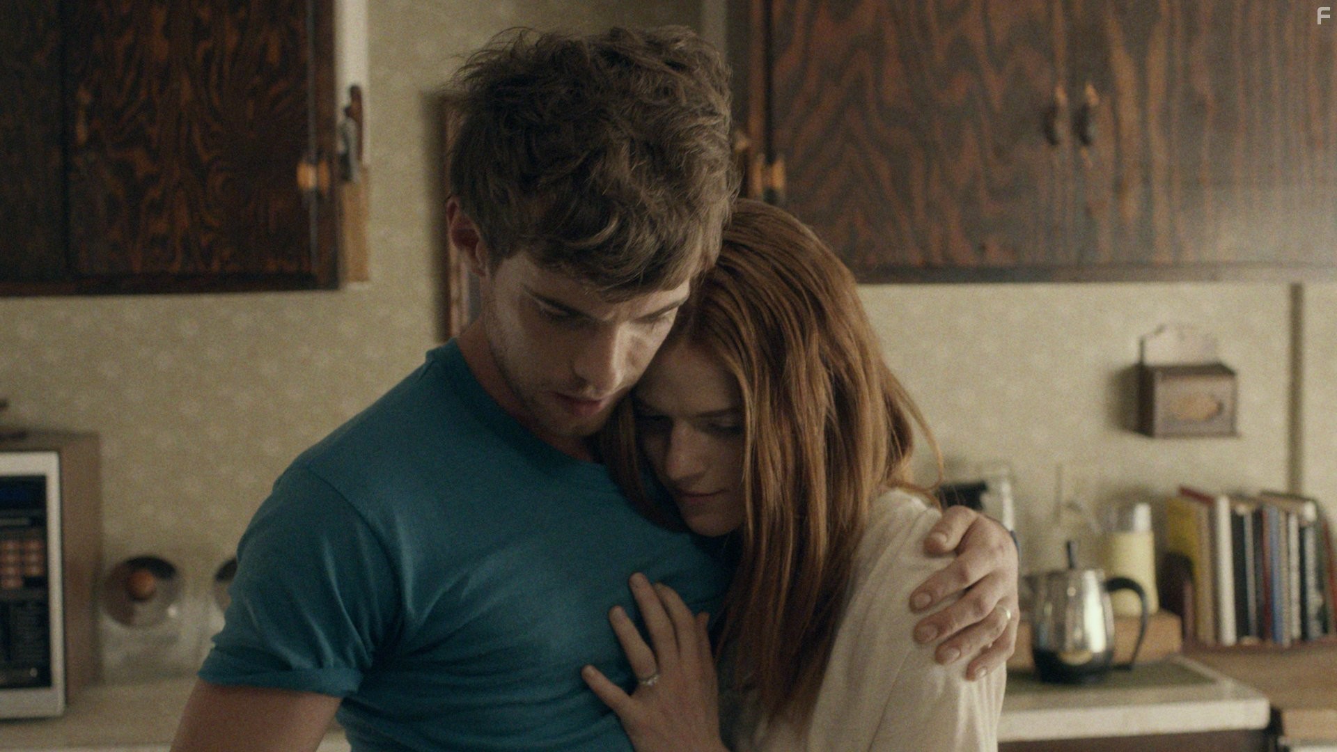 Harry Treadaway and Rose Leslie in Медовый месяц (2014)