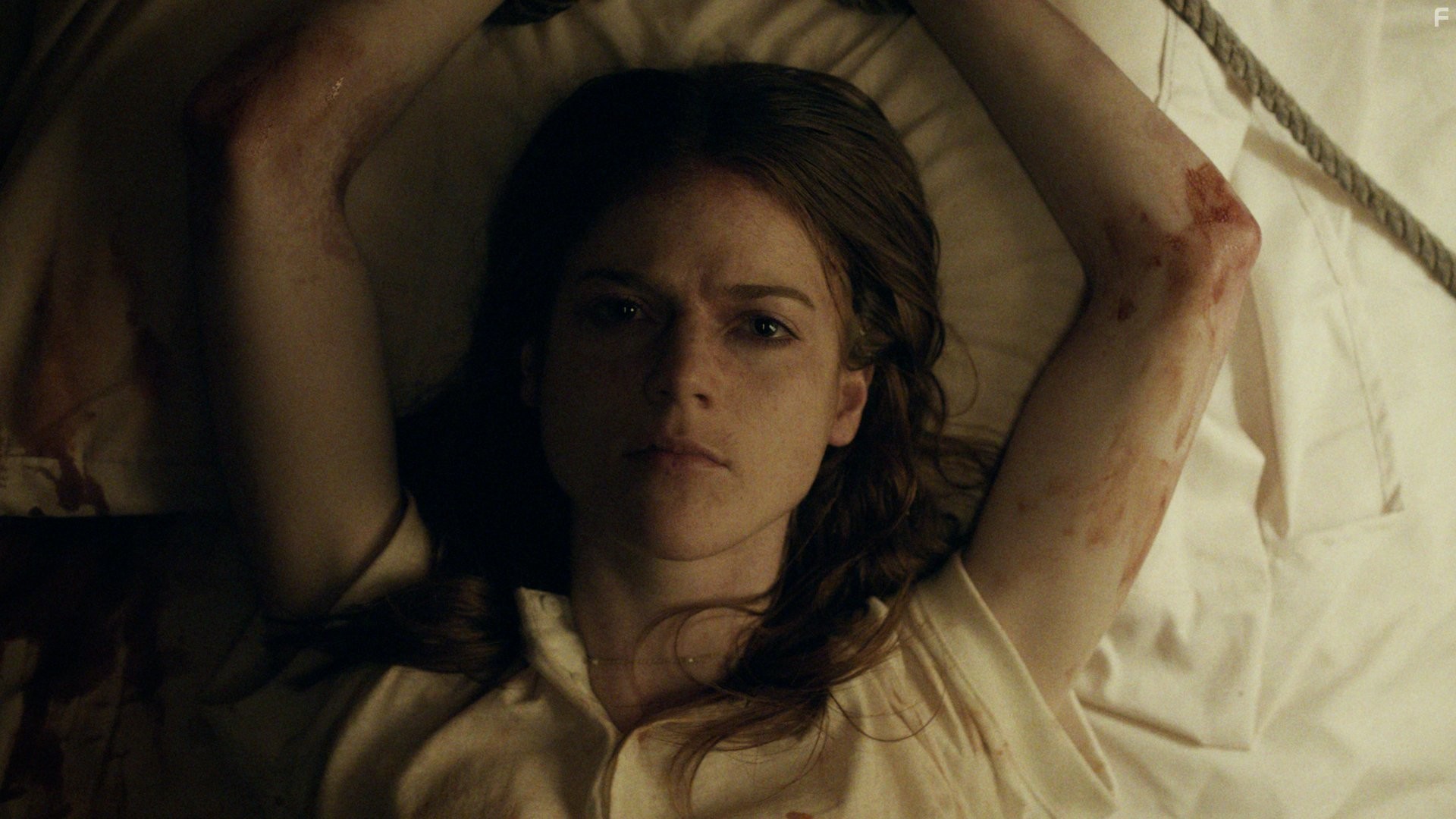 Rose Leslie in Медовый месяц (2014)