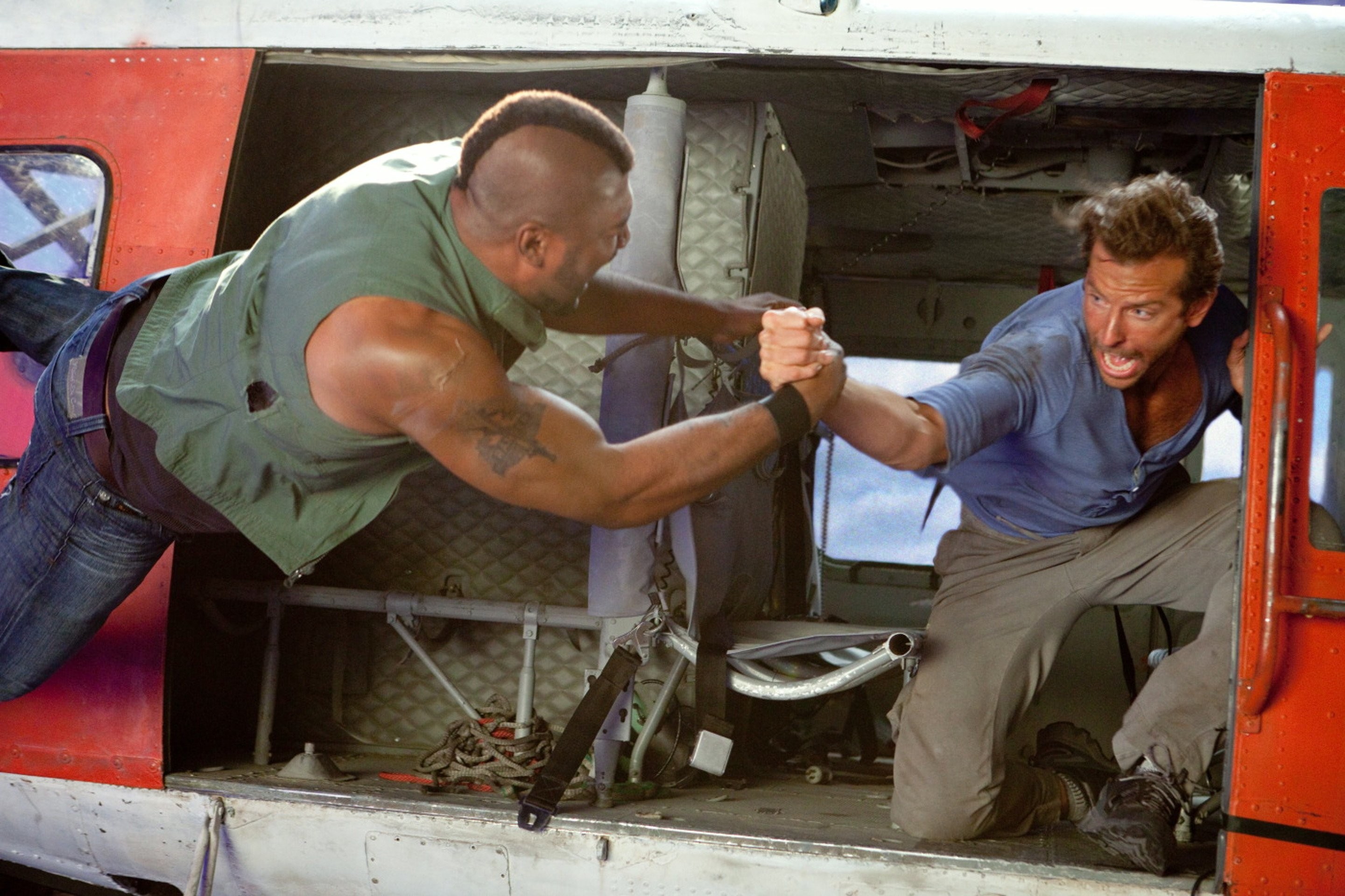 Bradley Cooper and Quinton 'Rampage' Jackson in Команда-А (2010)