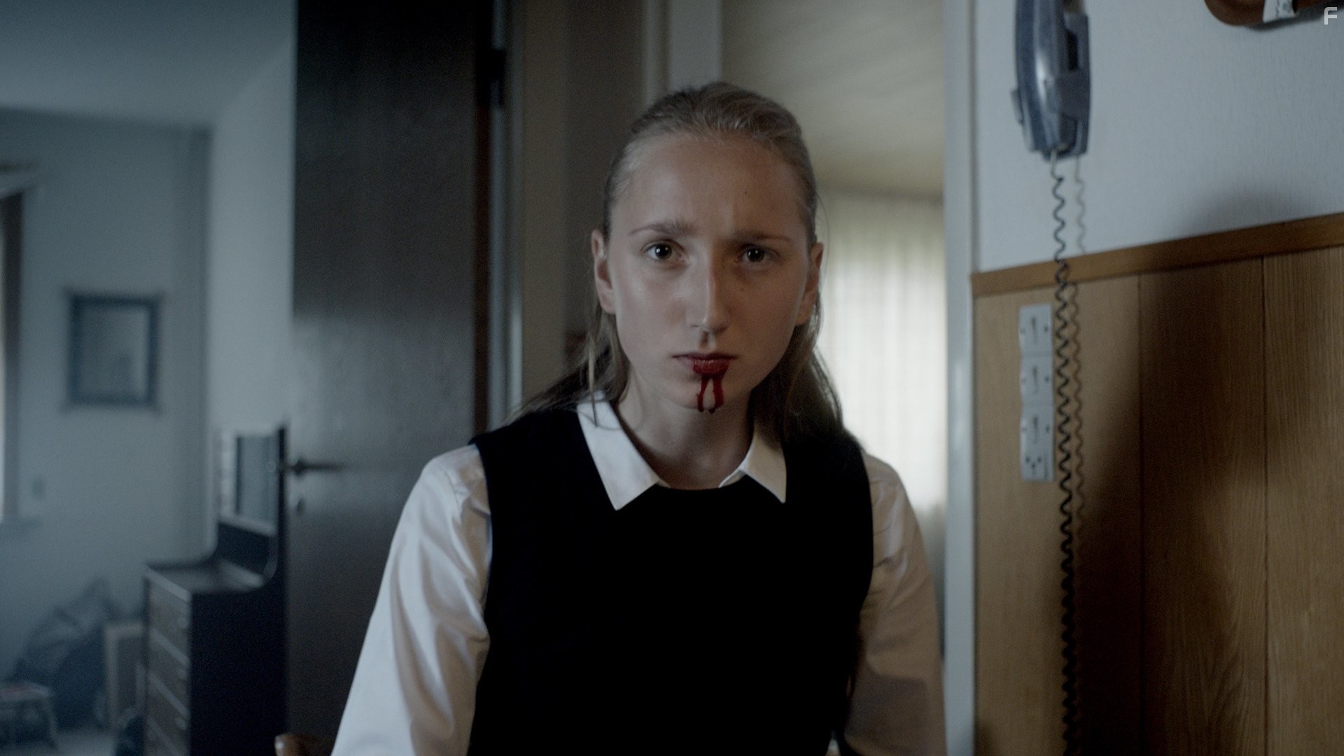 Sonia Suhl in Когда звери мечтают (2014)