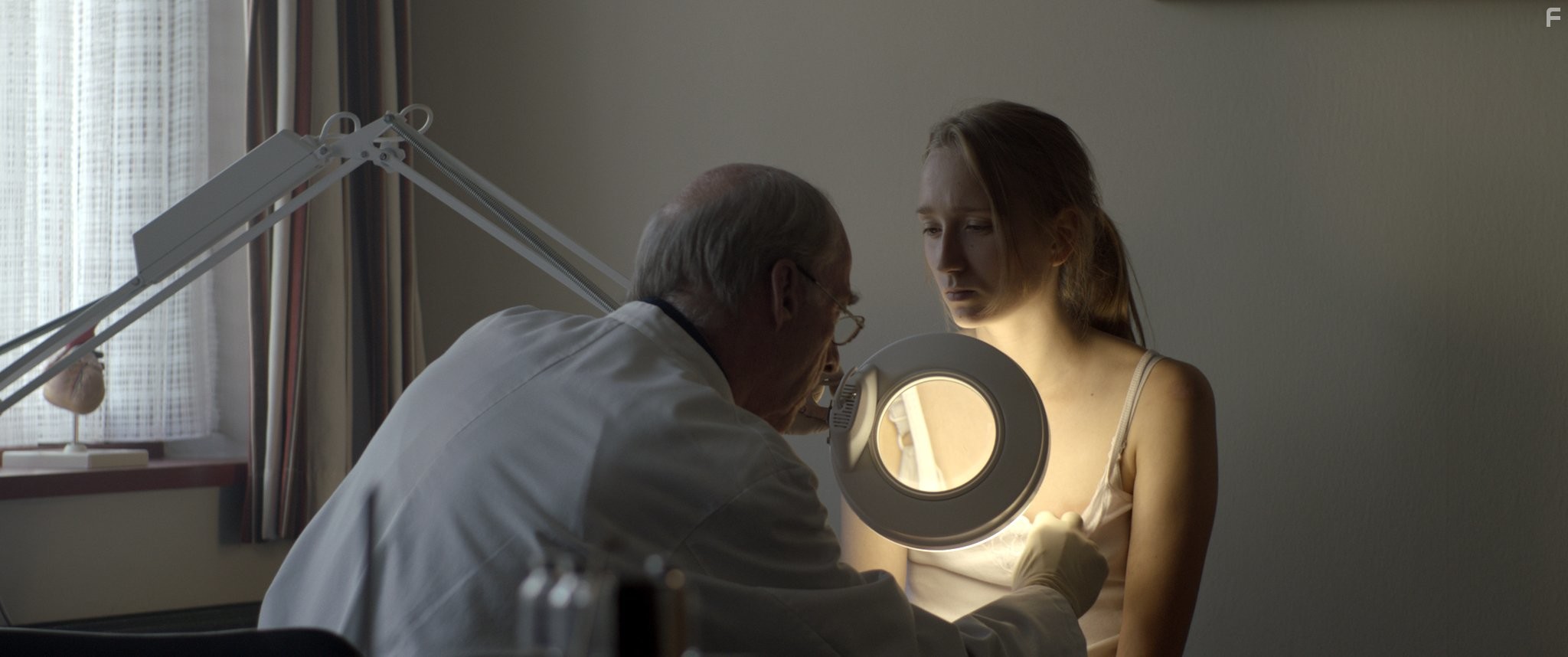 Sonia Suhl in Когда звери мечтают (2014)