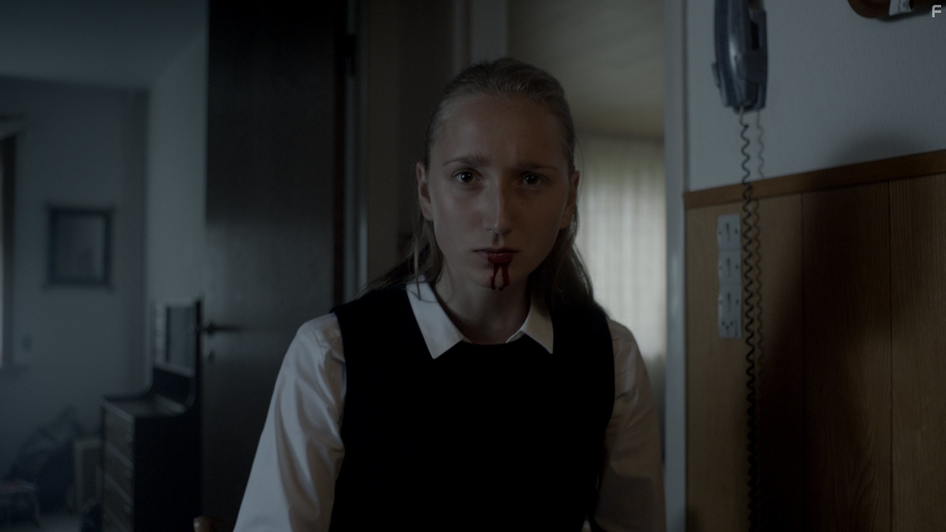 Sonia Suhl in Когда звери мечтают (2014)