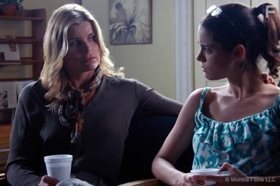 Mariel Hemingway and Ali Cobrin in Моника (2014)