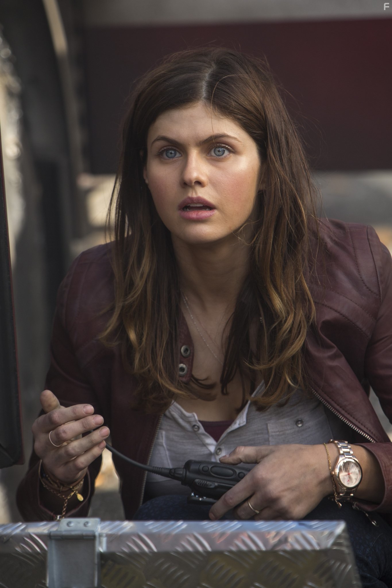 Alexandra Daddario in Разлом Сан-Андреас (2015)