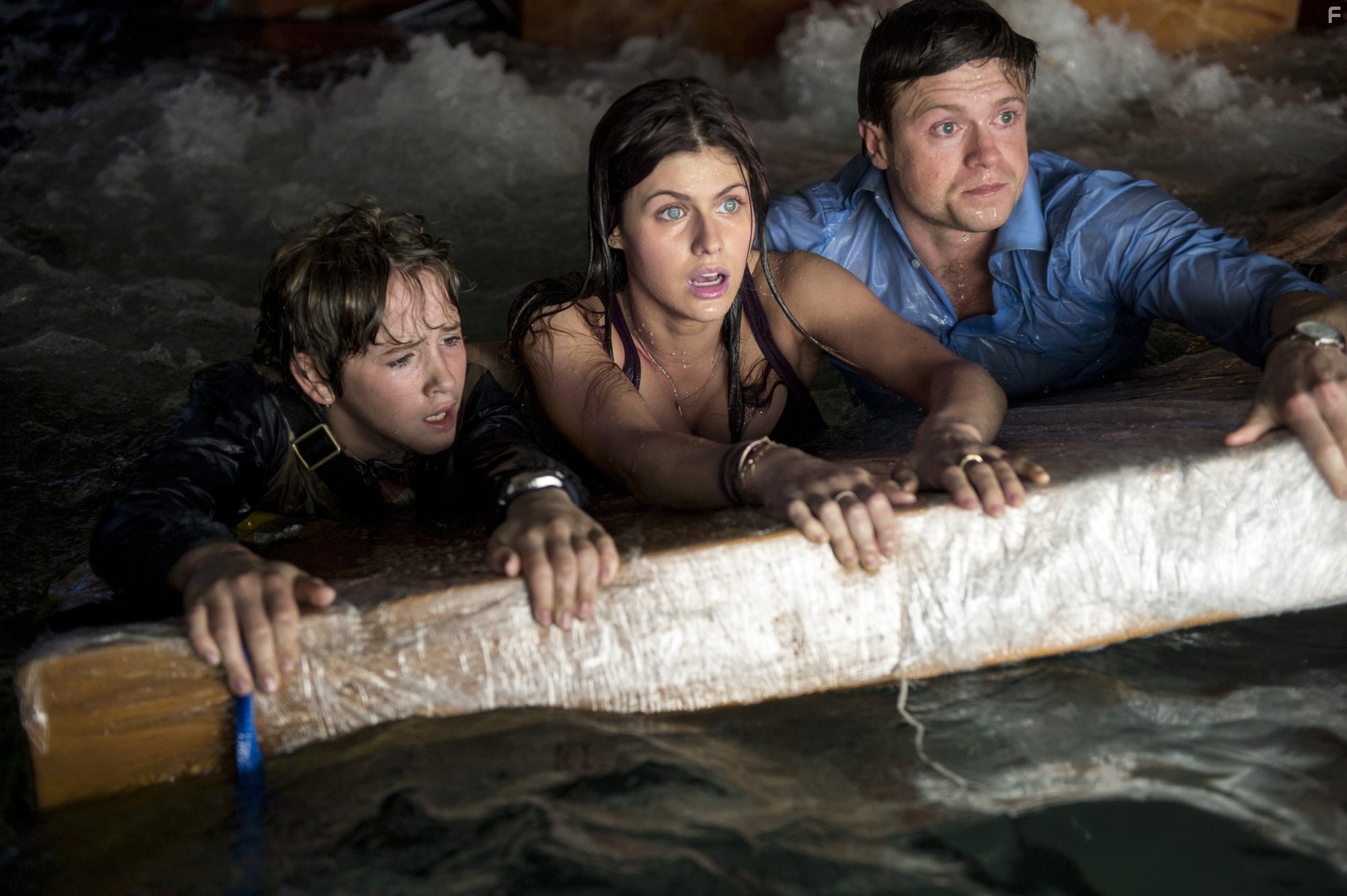 Alexandra Daddario, Art Parkinson, and Hugo Johnstone-Burt in Разлом Сан-Андреас (2015)