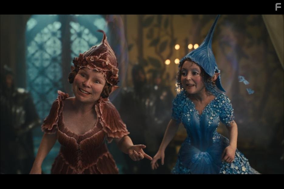 Imelda Staunton and Lesley Manville in Малефисента (2014)