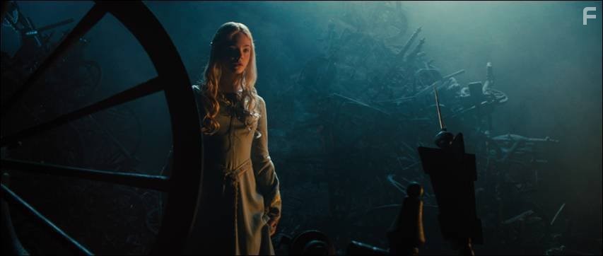 Elle Fanning in Малефисента (2014)