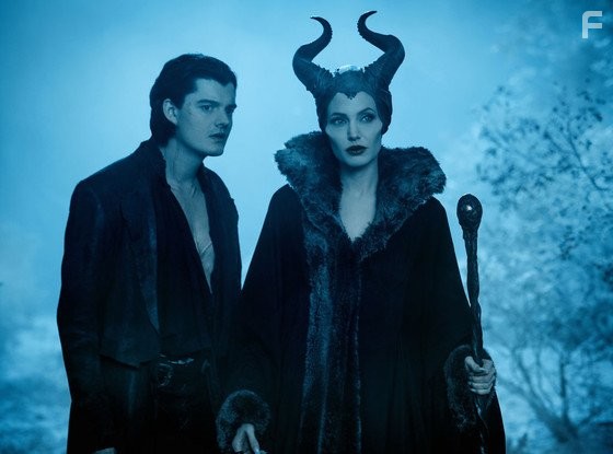 Angelina Jolie and Sam Riley in Малефисента (2014)