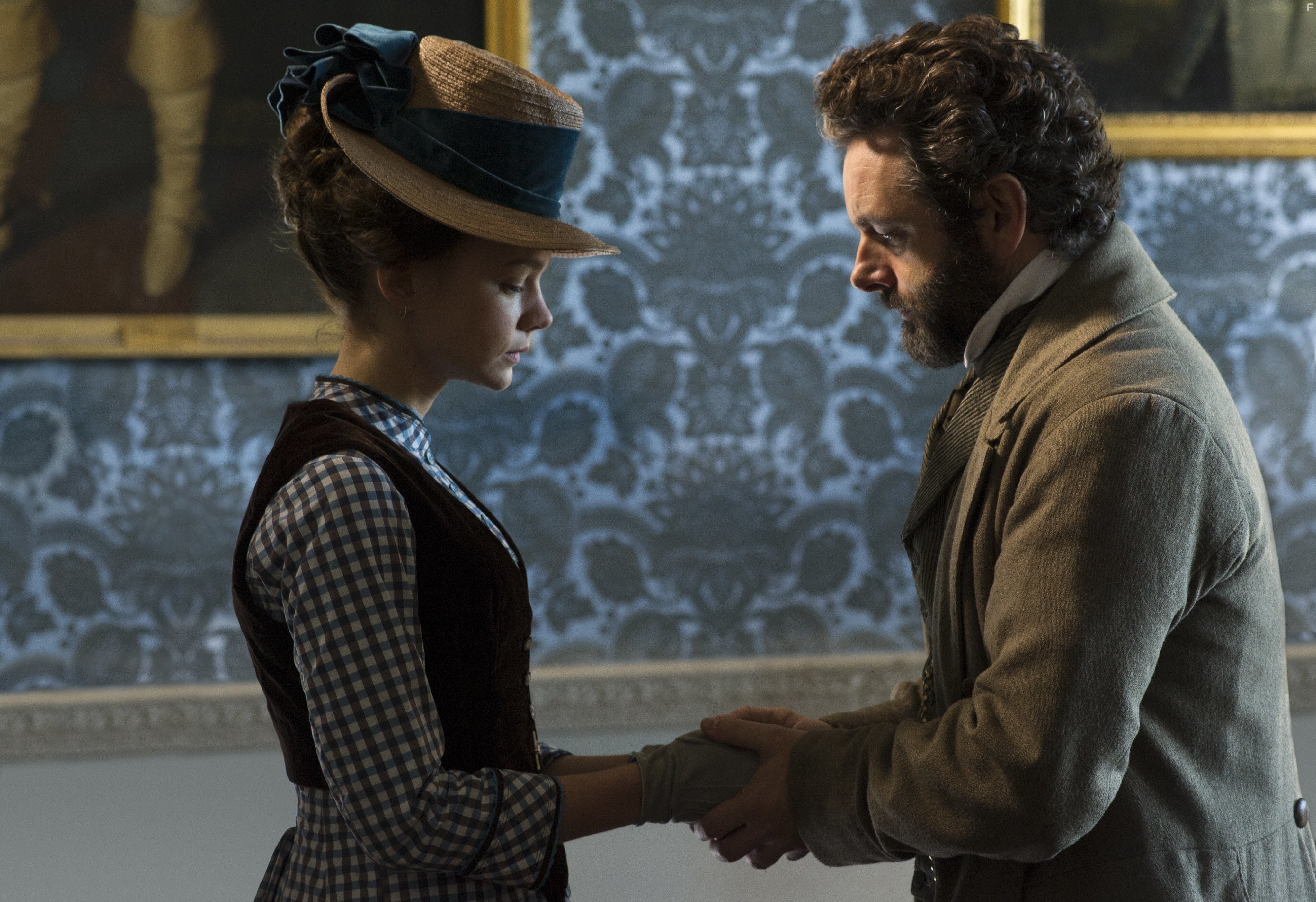 Michael Sheen and Carey Mulligan in Вдали от безумной толпы (2015)