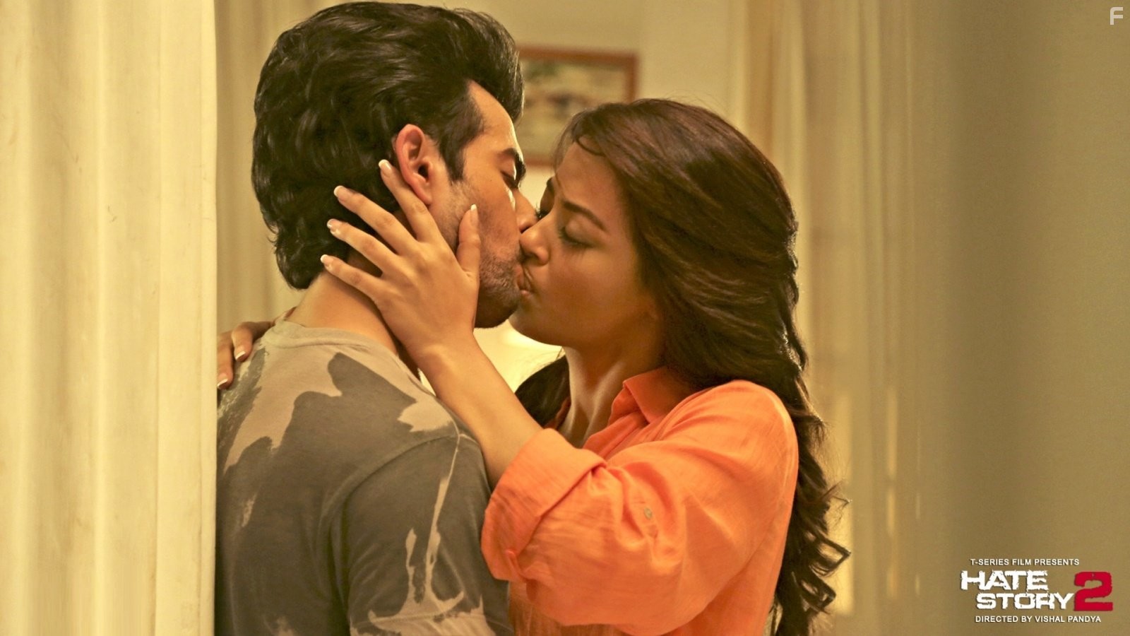 Jay Bhanushali and Surveen Chawla in Hate Story 2 (2014)